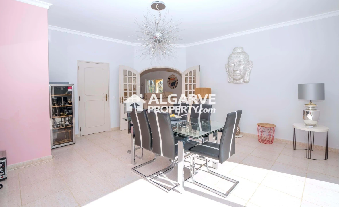 Moradia T4 para Venda em Almancil Foto 23