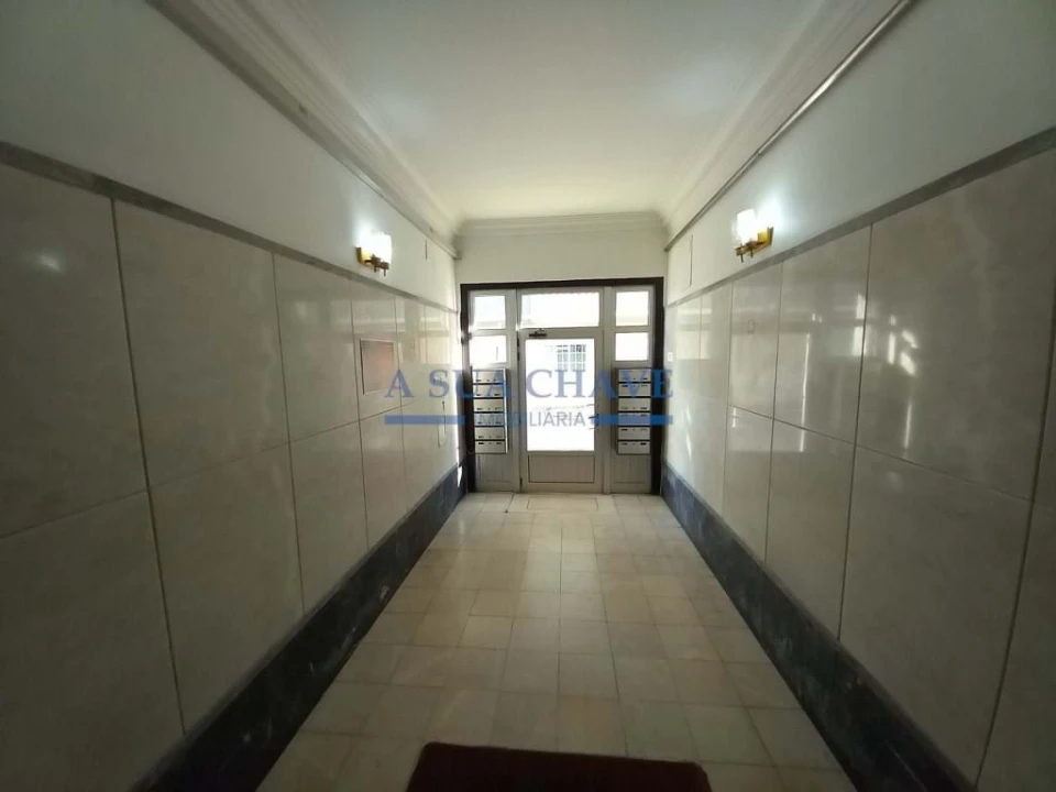 Apartamento T4 para Venda em Laranjeiro e Feijó Foto 34