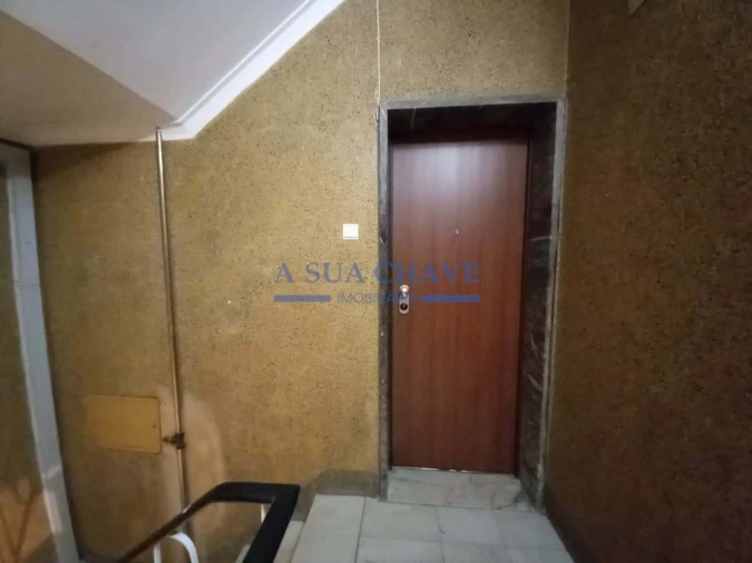 Apartamento T4 para Venda em Laranjeiro e Feijó Foto 4