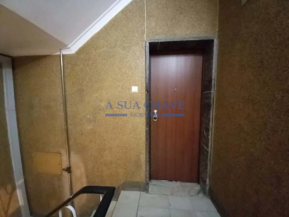 Apartamento T4 para Venda em Laranjeiro e Feijó Foto 4