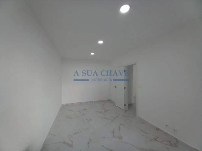 Apartamento T2 para Venda em Amora Foto 10