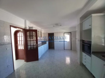Moradia T3 para Venda em Charneca de Caparica e Sobreda