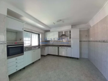 Moradia T3 para Venda em Charneca de Caparica e Sobreda