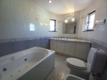 Moradia T3 para Venda em Charneca de Caparica e Sobreda