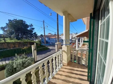 Moradia T3 para Venda em Charneca de Caparica e Sobreda