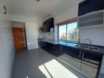 Apartamento T2 para Venda em Laranjeiro e Feijó