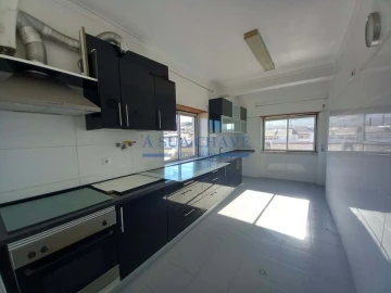 Apartamento T2 para Venda em Laranjeiro e Feijó