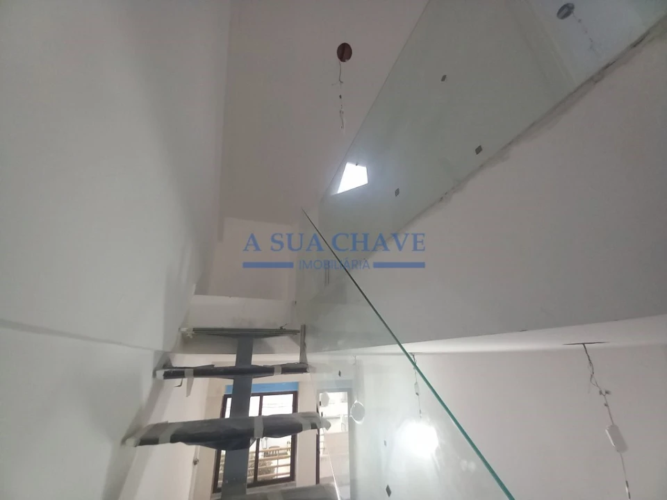 Apartamento T4 para Venda em Costa da Caparica Foto 28