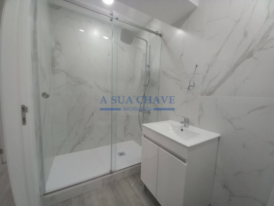 Apartamento T4 para Venda em Costa da Caparica Foto 20