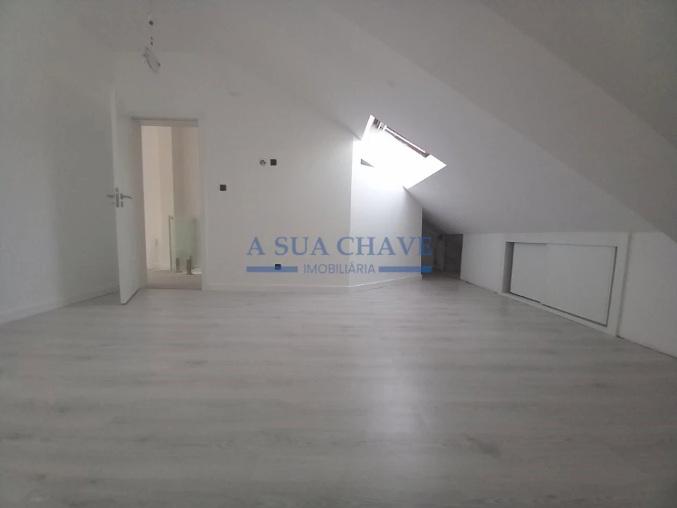 Apartamento T4 para Venda em Costa da Caparica Foto 32