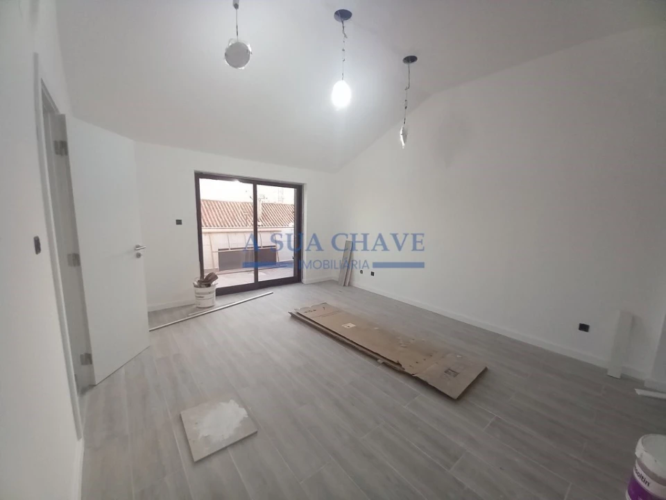 Apartamento T4 para Venda em Costa da Caparica Foto 36