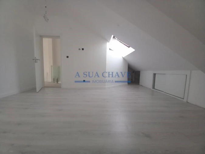 Apartamento T4 para Venda em Costa da Caparica Foto 32