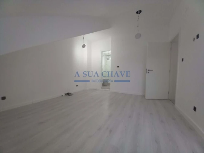 Apartamento T4 para Venda em Costa da Caparica Foto 33