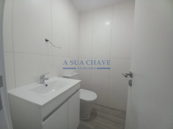 Apartamento T4 para Venda em Costa da Caparica Foto 26