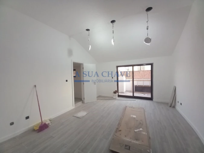 Apartamento T4 para Venda em Costa da Caparica Foto 35