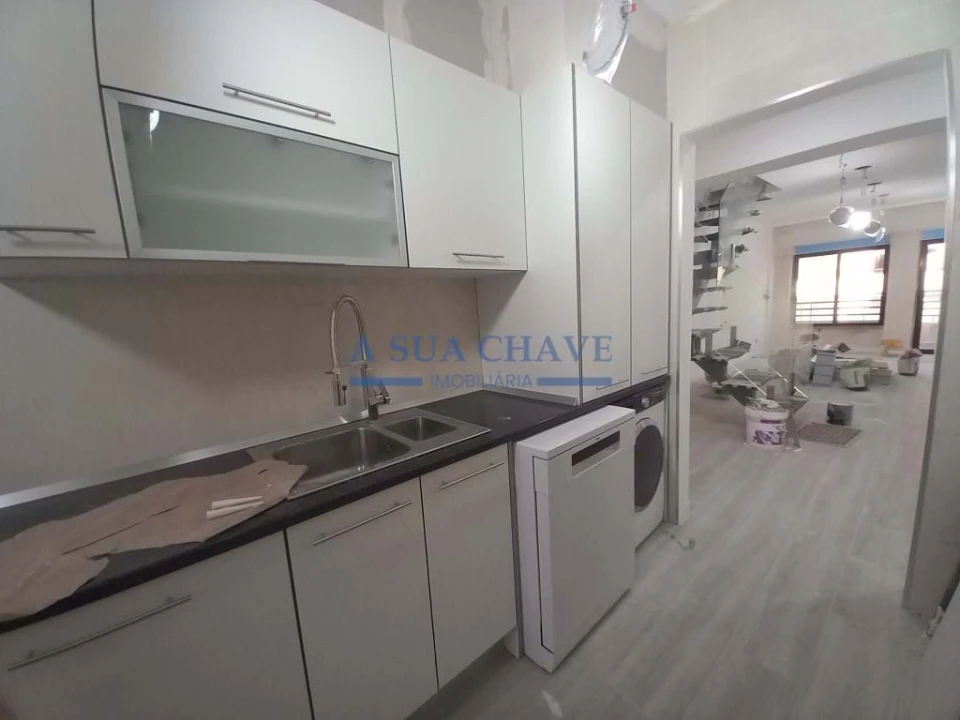 Apartamento T4 para Venda em Costa da Caparica Foto 15