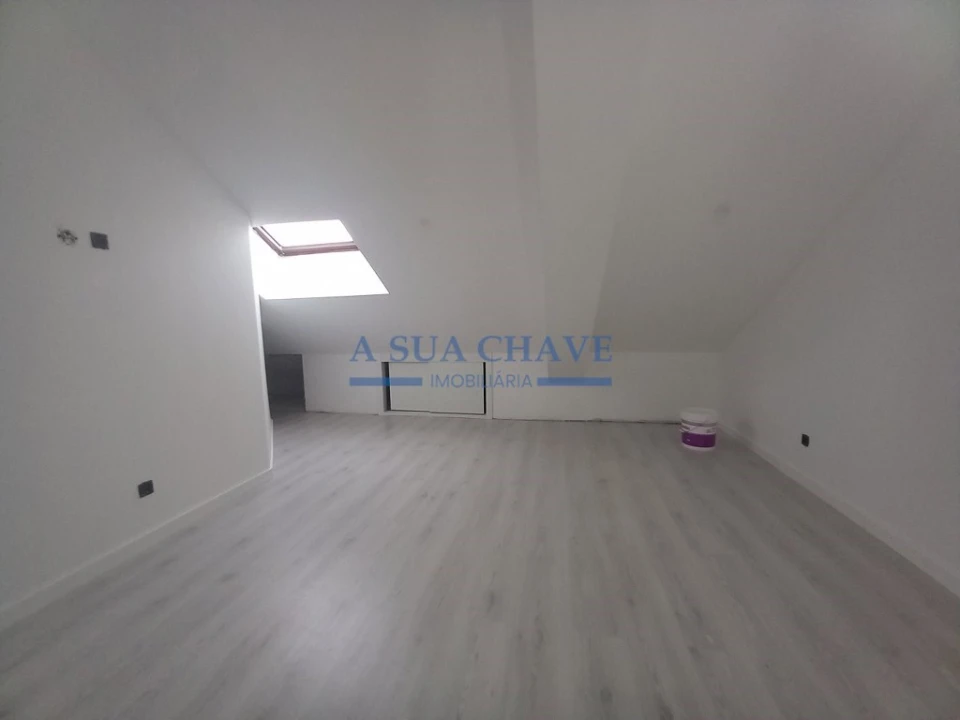 Apartamento T4 para Venda em Costa da Caparica Foto 31
