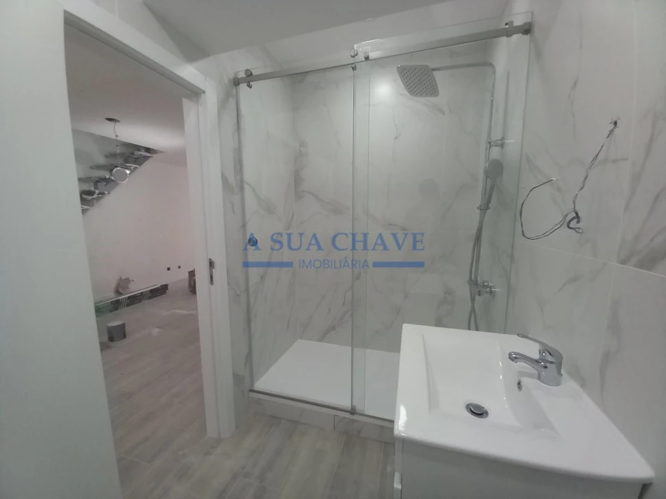 Apartamento T4 para Venda em Costa da Caparica Foto 21