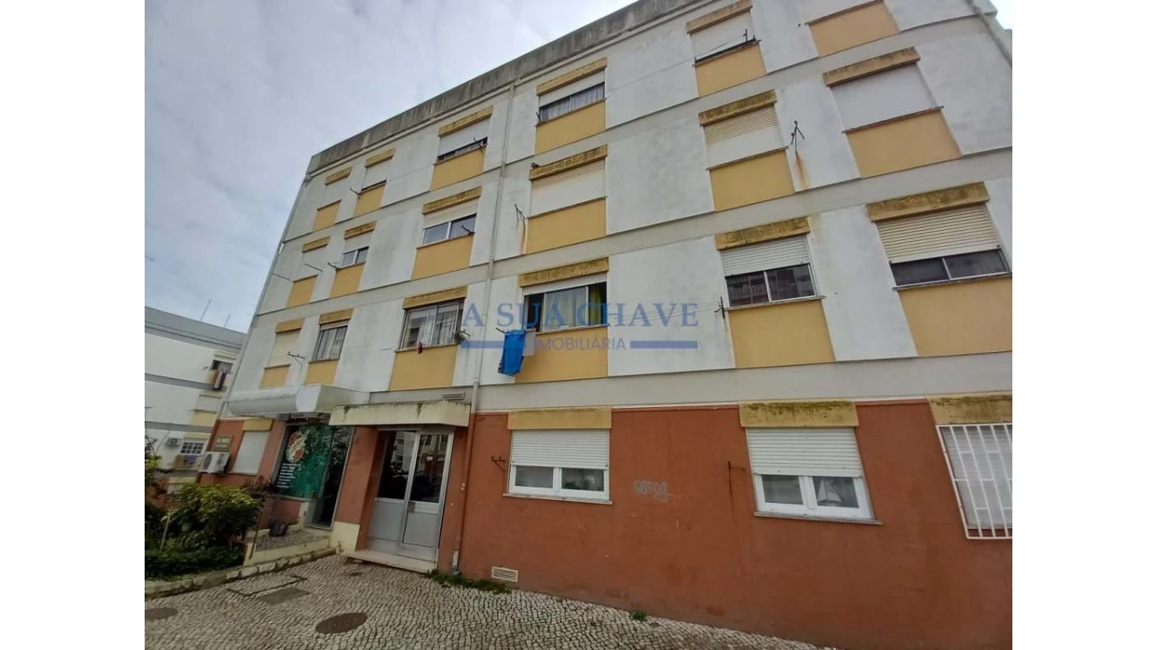 Apartamento T1 para Venda em Corroios Foto 1