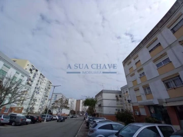 Apartamento T1 para Venda em Corroios