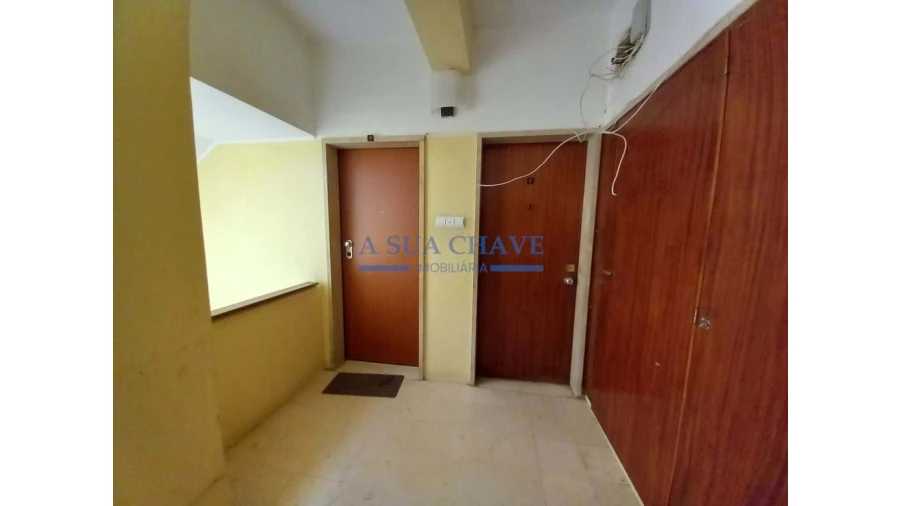 Apartamento T1 para Venda em Corroios Foto 3