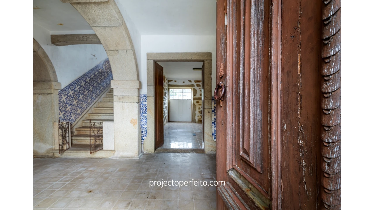 Moradia T8 para Venda em Escariz Foto 18