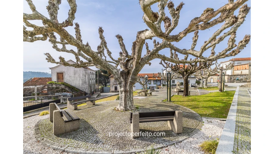 Moradia T8 para Venda em Escariz Foto 20