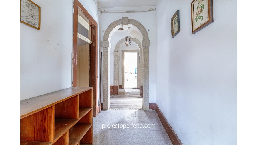 Moradia T8 para Venda em Escariz Foto 16