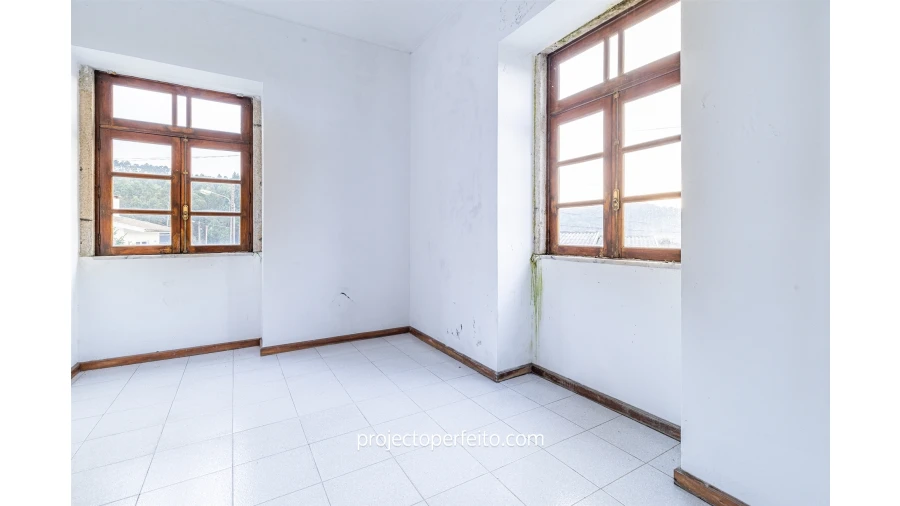 Moradia T8 para Venda em Escariz Foto 11