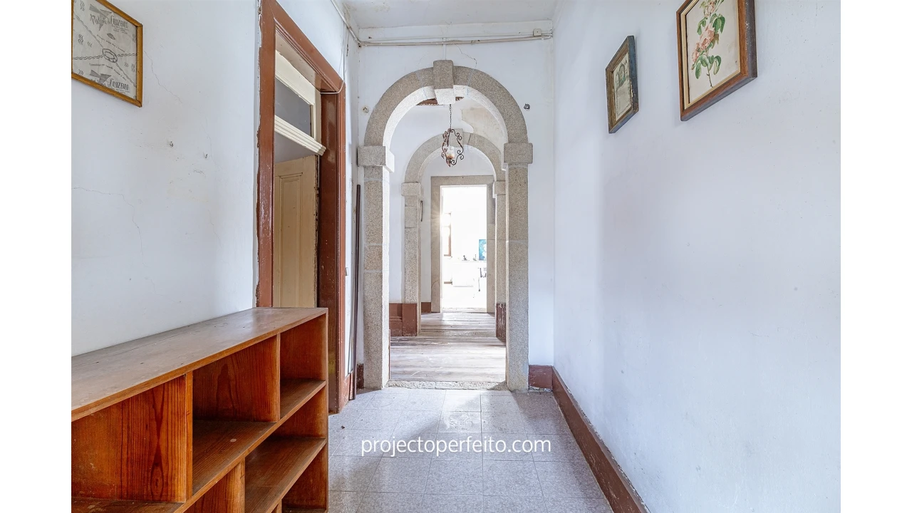 Moradia T8 para Venda em Escariz Foto 16