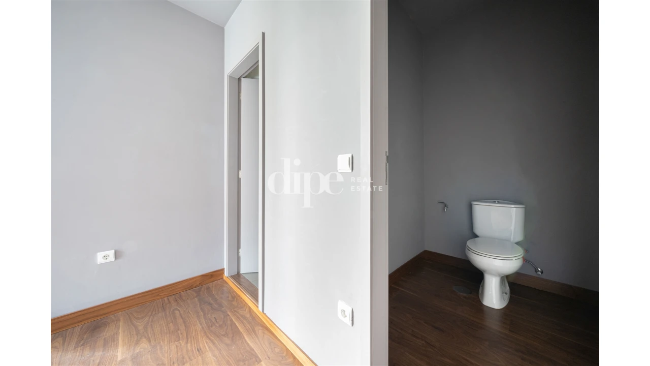 Loja para Venda em Urgezes Foto 9