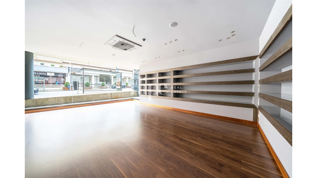 Loja para Venda em Urgezes Foto 4