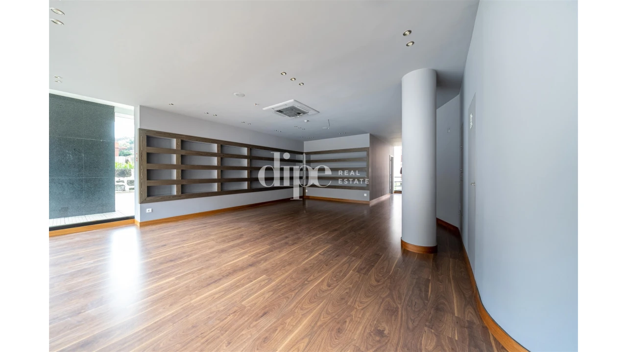 Loja para Venda em Urgezes Foto 6