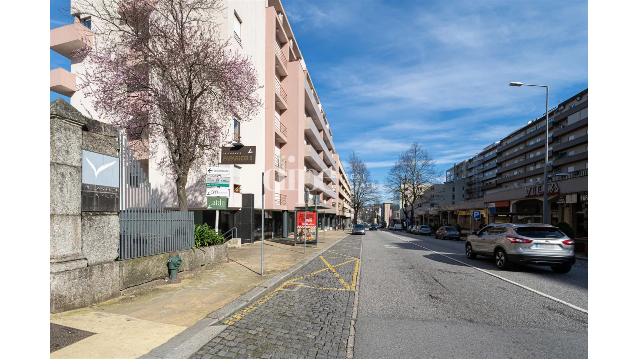 Loja para Venda em Urgezes Foto 13