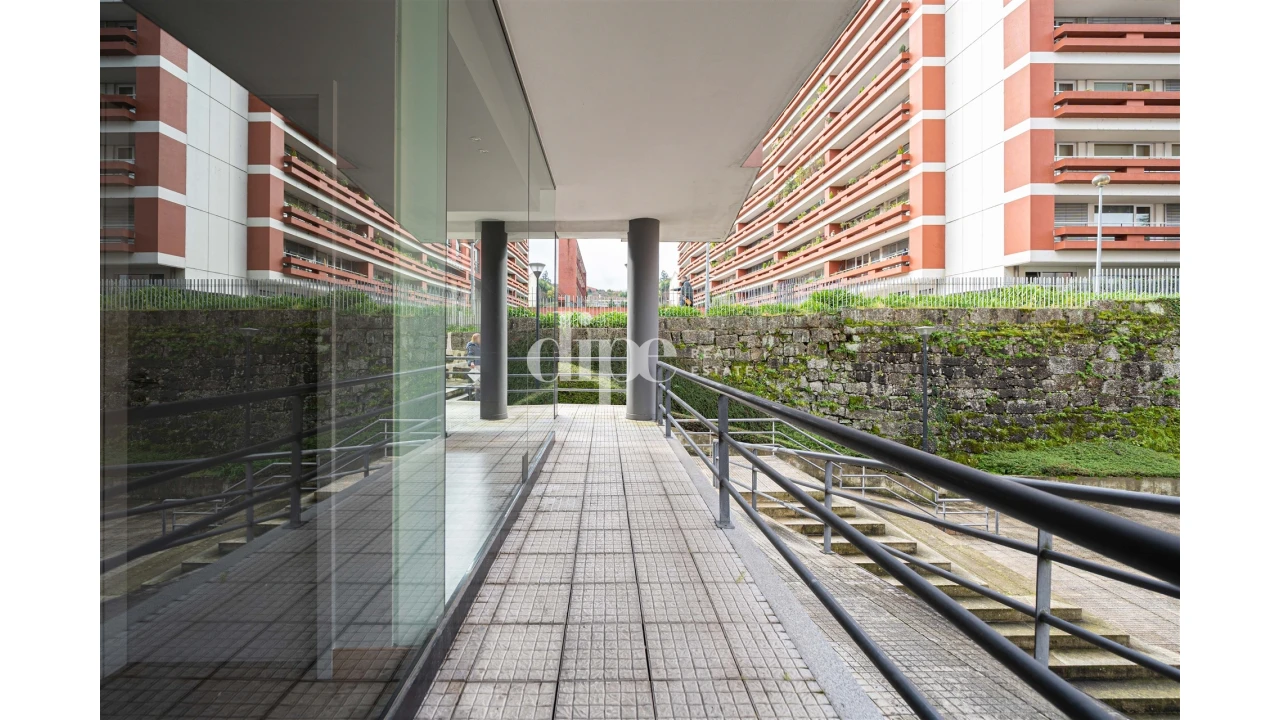 Loja para Venda em Urgezes Foto 10