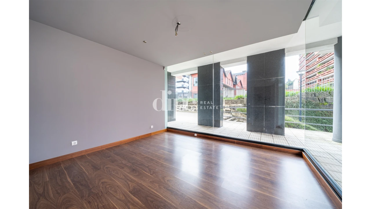 Loja para Venda em Urgezes Foto 7