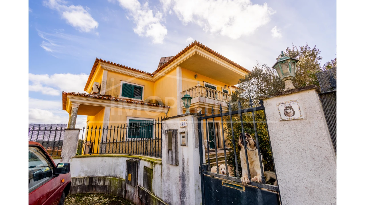 Moradia T5 para Venda em Algueirão-Mem Martins Foto 1