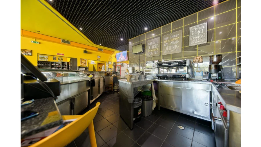 Negócio para Venda em Tamengos, Aguim e Óis do Bairro Foto 4