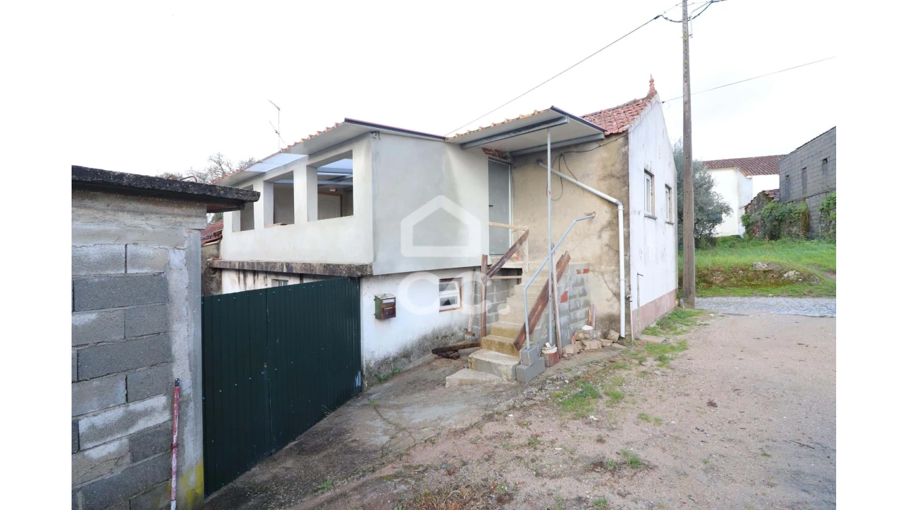 Moradia T2 para Venda em Avelar Foto 1