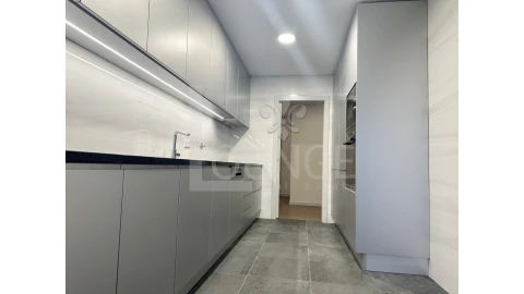 Apartamento T3 para Venda em Cedofeita, Santo Ildefonso, Sé, Miragaia, São Nicolau e Vitória