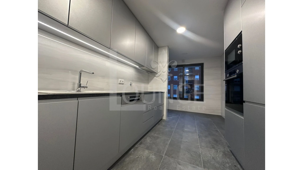 Apartamento T2 para Venda em Cedofeita, Santo Ildefonso, Sé, Miragaia, São Nicolau e Vitória Foto 7