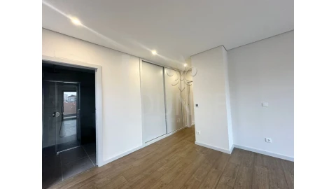 Apartamento T4 para Venda em Cedofeita, Santo Ildefonso, Sé, Miragaia, São Nicolau e Vitória