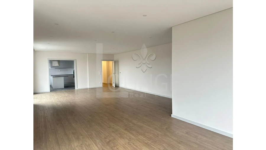 Apartamento T4 para Venda em Cedofeita, Santo Ildefonso, Sé, Miragaia, São Nicolau e Vitória Foto 4