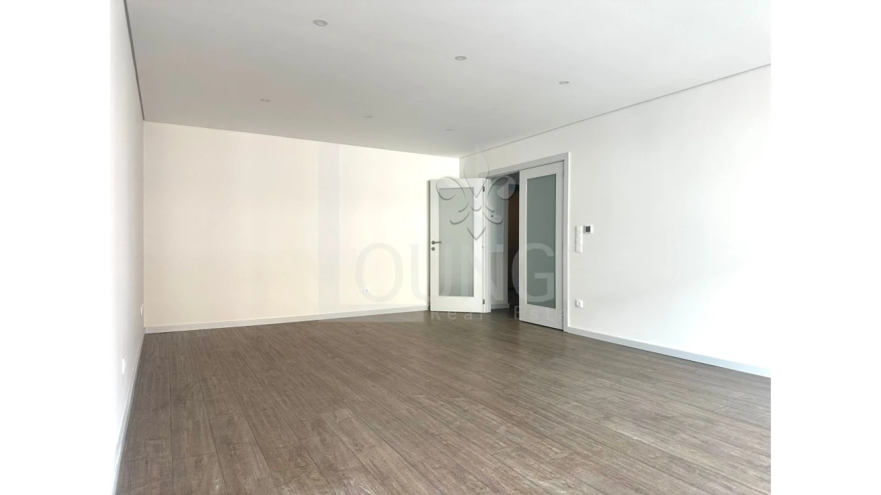 Apartamento T2 para Venda em Cedofeita, Santo Ildefonso, Sé, Miragaia, São Nicolau e Vitória Foto 4