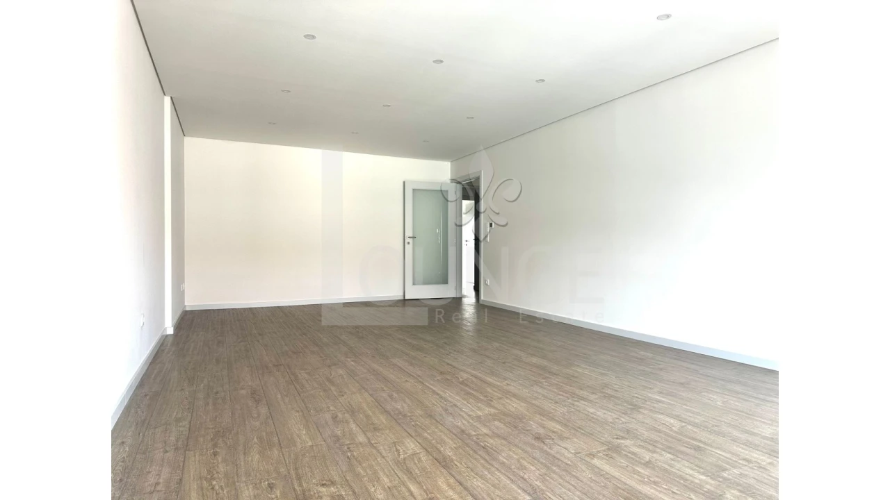 Apartamento T3 para Venda em Cedofeita, Santo Ildefonso, Sé, Miragaia, São Nicolau e Vitória Foto 4