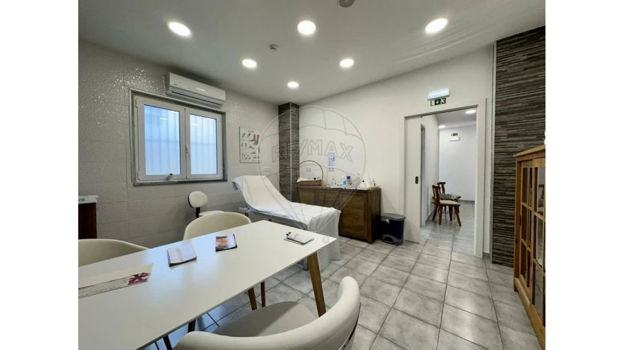 Loja para Venda em Seixal, Arrentela e Aldeia de Paio Pires Foto 2