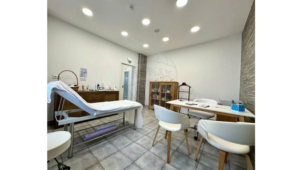 Loja para Venda em Seixal, Arrentela e Aldeia de Paio Pires Foto 1