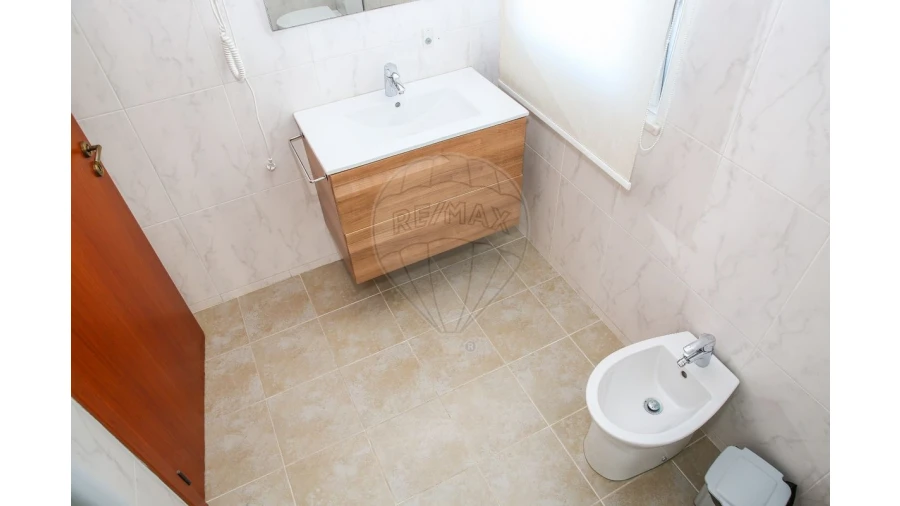 Moradia T3 para Arrendamento em São Pedro da Cadeira Foto 36