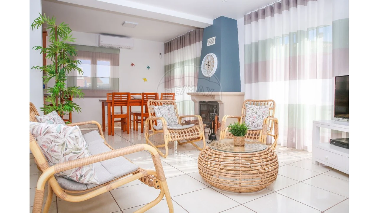 Moradia T3 para Arrendamento em São Pedro da Cadeira Foto 8