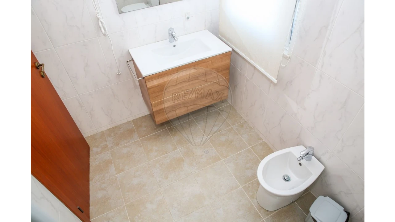 Moradia T3 para Arrendamento em São Pedro da Cadeira Foto 36